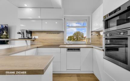 REZERVOVANÉ - Predávame 3.i byt s veľkým balkónom v kvalitnej 9 ročnej nadstavbe so súkromnou záhradou