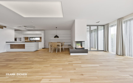 FRANK ZICHER – Predávame rodinnú vilu vo vysokom štandarde na Bratislavskej Kolibe