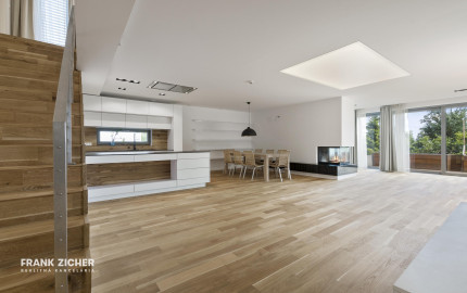FRANK ZICHER – Predávame rodinnú vilu vo vysokom štandarde na Bratislavskej Kolibe