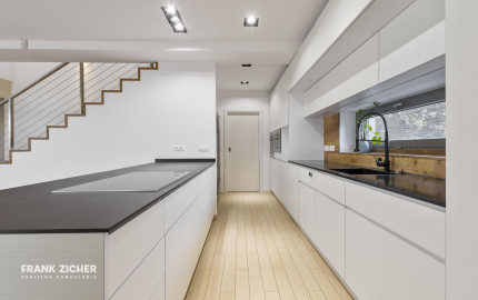 FRANK ZICHER – Predávame rodinnú vilu vo vysokom štandarde na Bratislavskej Kolibe