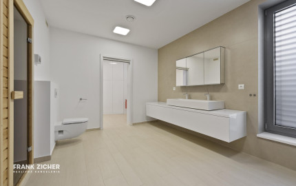 FRANK ZICHER – Predávame rodinnú vilu vo vysokom štandarde na Bratislavskej Kolibe