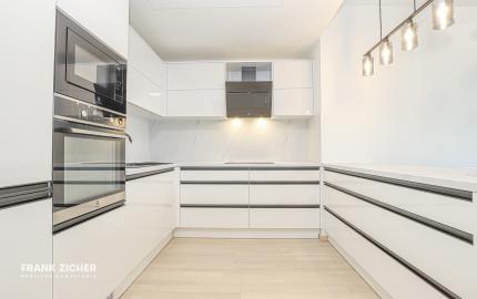 FRANK ZICHER - Prenajímame priestranný 3i byt 98 m² s výhľadom na hrad, SKY PARK VEŽA 2