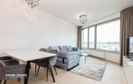 FRANK ZICHER - Prenajímame priestranný 3i byt 98 m² s výhľadom na hrad, SKY PARK VEŽA 2