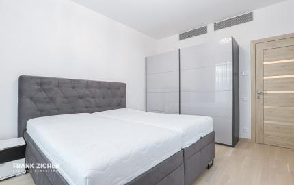 FRANK ZICHER - Prenajímame priestranný 3i byt 98 m² s výhľadom na hrad, SKY PARK VEŽA 2