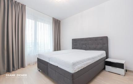 FRANK ZICHER - Prenajímame priestranný 3i byt 98 m² s výhľadom na hrad, SKY PARK VEŽA 2