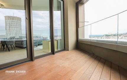 FRANK ZICHER - Prenajímame priestranný 3i byt 98 m² s výhľadom na hrad, SKY PARK VEŽA 2