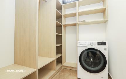 FRANK ZICHER - Prenajímame priestranný 3i byt 98 m² s výhľadom na hrad, SKY PARK VEŽA 2