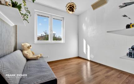 REZERVOVANÉ - Predávame samostatný 4.i rodinný dom s garážou a 4-árovým pozemkom, Bazalková, Malinovo