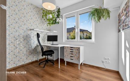 REZERVOVANÉ - Predávame samostatný 4.i rodinný dom s garážou a 4-árovým pozemkom, Bazalková, Malinovo