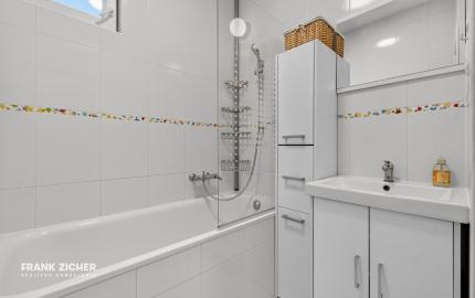 REZERVOVANÉ - Predávame samostatný 4.i rodinný dom s garážou a 4-árovým pozemkom, Bazalková, Malinovo