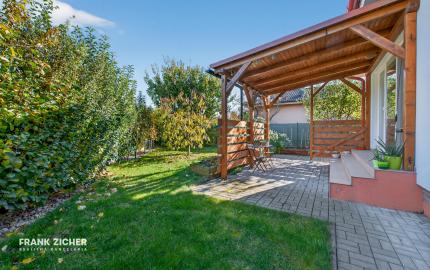 REZERVOVANÉ - Predávame samostatný 4.i rodinný dom s garážou a 4-árovým pozemkom, Bazalková, Malinovo