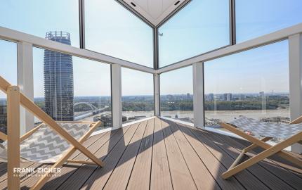 FRANK ZICHER - Prenajímame priestranný 3 izbový byt s výhľadom na Dunaj a Bratislavský hrad