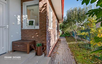 REZERVOVANÉ - Predávame samostatný 4.i rodinný dom s garážou a 4-árovým pozemkom, Bazalková, Malinovo