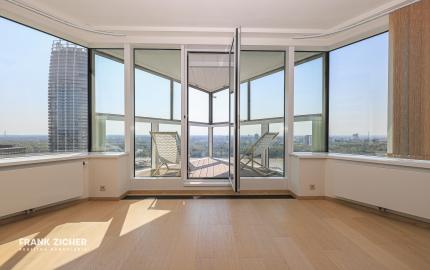 FRANK ZICHER - Prenajímame priestranný 3 izbový byt s výhľadom na Dunaj a Bratislavský hrad