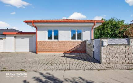 REZERVOVANÉ - Predávame samostatný 4.i rodinný dom s garážou a 4-árovým pozemkom, Bazalková, Malinovo