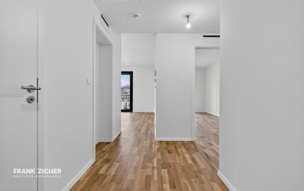 FRANK ZICHER - Predávame 3 izbový apartmán s 2 balkónmi v skolaudovanom projekte METROPOLIS v Downtowne, BA.I.