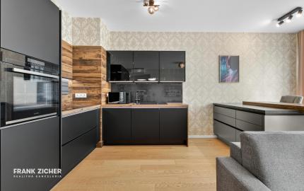 REZERVOVANÉ - Predávame nadštandardný 2. izbový byt v projekte Klingerka na 24. poschodí so západnou orientáciou a výhľadmi na hrad