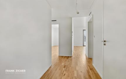 FRANK ZICHER - Predávame 3 izbový apartmán s 2 balkónmi v skolaudovanom projekte METROPOLIS v Downtowne, BA.I.