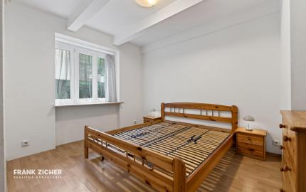 FRANK ZICHER - Predávame jedinečný a priestranný 2,5 izbový byt s prístupom do záhrady v mestskej vile na Mudroňovej ulici