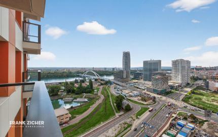 REZERVOVANÉ - Predávame nadštandardný 2. izbový byt v projekte Klingerka na 24. poschodí so západnou orientáciou a výhľadmi na hrad