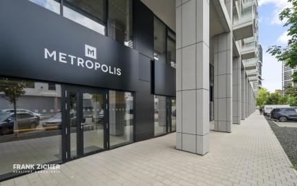 FRANK ZICHER - Predávame 3 izbový apartmán s 2 balkónmi v skolaudovanom projekte METROPOLIS v Downtowne, BA.I.