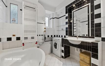 FRANK ZICHER - Predávame jedinečný a priestranný 2,5 izbový byt s prístupom do záhrady v mestskej vile na Mudroňovej ulici