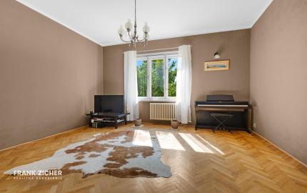 Predávame priestranný, slnečný 2-izbový byt v obľúbenej lokalite na Námestí Slobody