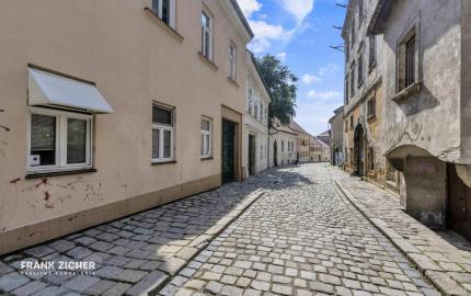 FRANK ZICHER – Predávame 2i byt s podkrovím / for sale: 2-room apartment with an attic and a valid permit