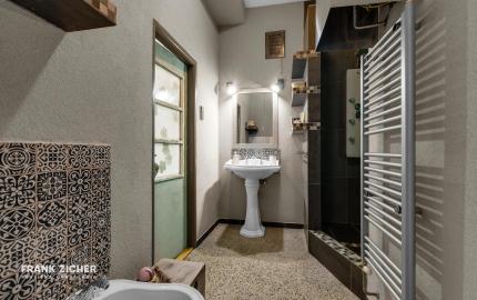 FRANK ZICHER – Predávame priestranný, slnečný 2-izbový byt so staromestským šarmom v obľúbenej lokalite na Námestí Slobody s výhľadom na hrad