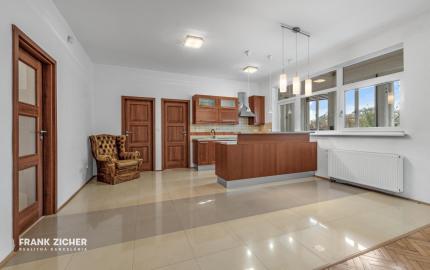 FRANK ZICHER – Predávame priestranný 4-izbový byt v obľúbenej lokalite, Fraňa Kráľa/ Puškinova