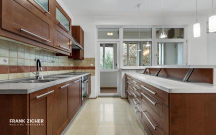 FRANK ZICHER – Predávame priestranný 4-izbový byt v obľúbenej lokalite, Fraňa Kráľa/ Puškinova