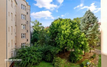 FRANK ZICHER – Predávame priestranný 4-izbový byt v obľúbenej lokalite s krásnym zeleným vnútroblokom