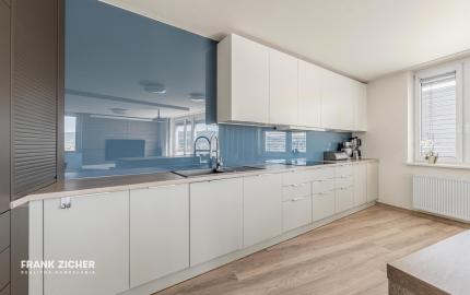 FRANK ZICHER – Predávame veľkometrážny 4.i byt s 2 terasami a výhľadmi na mesto aj Karpaty