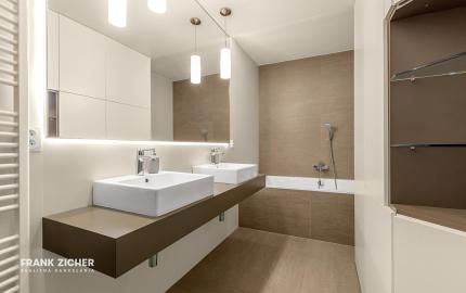 FRANK ZICHER – Predávame veľkometrážny 4.i byt s 2 terasami a výhľadmi na mesto aj Karpaty