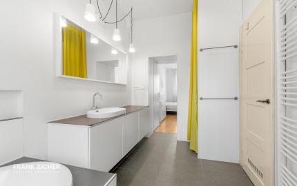 FRANK ZICHER – Predávame priestranný 4-izbový byt v obľúbenej lokalite s krásnym zeleným vnútroblokom