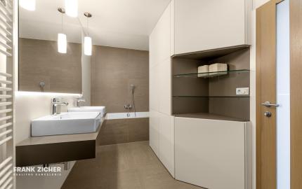 FRANK ZICHER – Predávame veľkometrážny 4.i byt s 2 terasami a výhľadmi na mesto aj Karpaty