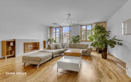 FRANK ZICHER – Predávame veľkometrážny 200m2 byt s 2 garážami v kvalitnej stavbe na námestí SNP - možnosť úpravy na 5.izb byt