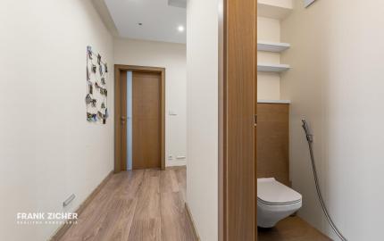 FRANK ZICHER – Predávame veľkometrážny 4.i byt s 2 terasami a výhľadmi na mesto aj Karpaty