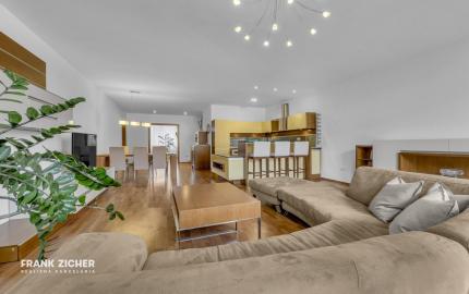 FRANK ZICHER – Predávame veľkometrážny 200m2 byt s 2 garážami v kvalitnej stavbe na námestí SNP - možnosť úpravy na 5.izb byt