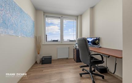 FRANK ZICHER – Predávame veľkometrážny 4.i byt s 2 terasami a výhľadmi na mesto aj Karpaty