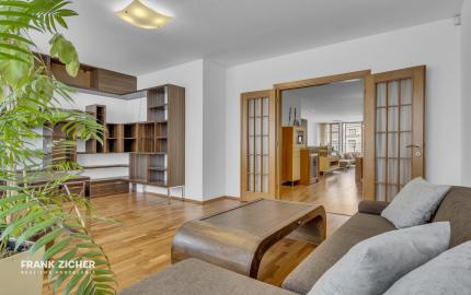 FRANK ZICHER – Predávame veľkometrážny 200m2 byt s 2 garážami v kvalitnej stavbe na námestí SNP - možnosť úpravy na 5.izb byt