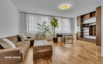 FRANK ZICHER – Predávame veľkometrážny 200m2 byt s 2 garážami v kvalitnej stavbe na námestí SNP - možnosť úpravy na 5.izb byt