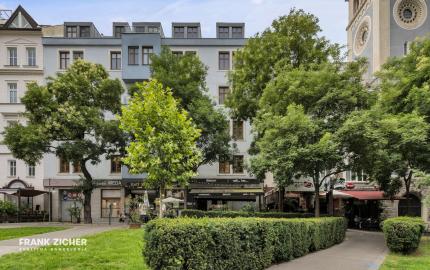 FRANK ZICHER – Predávame veľkometrážny 200m2 byt s 2 garážami v kvalitnej stavbe na námestí SNP - možnosť úpravy na 5.izb byt