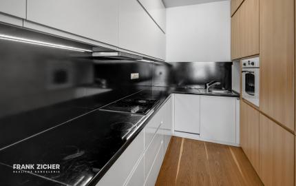 FRANK ZICHER - Predávame útulný 2 izbový byt vo veži II s výhľadom na hrad, projekt PANORAMA CITY