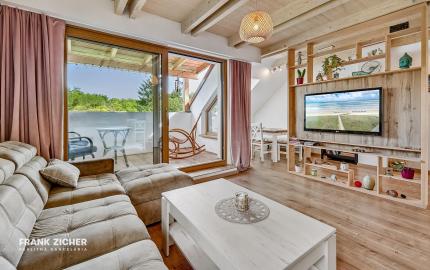 Predávame rodinný dom v Ivanke pri Dunaji so samostatnou obytnou jednotkou a garážou