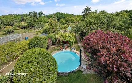 FRANK ZICHER – Predávame rodinný dom v Ivanke pri Dunaji so samostatnou obytnou jednotkou a garážou