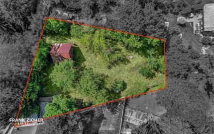 FRANK ZICHER - Predávame rozsiahly pozemok s rekreačnou chatou a garážou v pokojnej lokalite Marianka