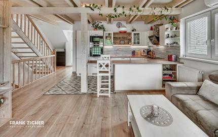 FRANK ZICHER – Predávame rodinný dom v Ivanke pri Dunaji so samostatnou obytnou jednotkou a garážou