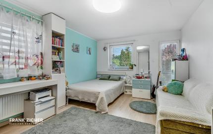 FRANK ZICHER – Predávame rodinný dom v Ivanke pri Dunaji so samostatnou obytnou jednotkou a garážou