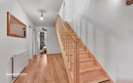 FRANK ZICHER – Predávame rodinný dom v Ivanke pri Dunaji so samostatnou obytnou jednotkou a garážou